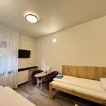Etna - -noclegi 24 -parking- Hostel Rzeszow