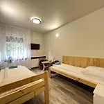 Etna - -noclegi Hostel *