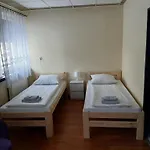 Vandrerhjem Etna - -noclegi 24 -parking-