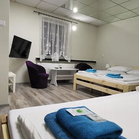 Etna - -noclegi 24 -parking- Ostello Rzeszów