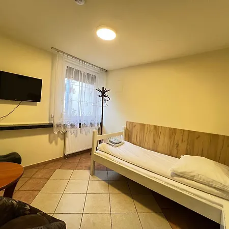 Etna - -noclegi 24 -parking- Хостел Ряшів