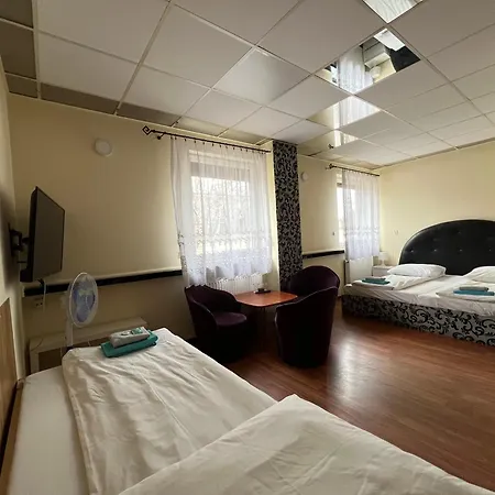 호스텔 Etna - -noclegi 24 -parking-