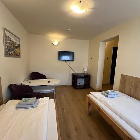 Etna - -noclegi 24 -parking- رشيشوف