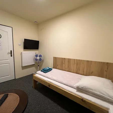 Etna - -noclegi 24 -parking- Hostel Rzeszow