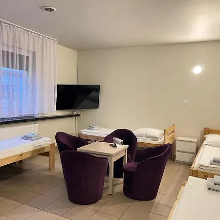 Etna - -noclegi 24 -parking- Ряшів