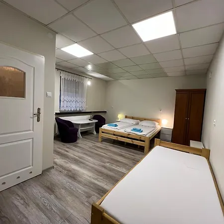 Etna - -noclegi 24 -parking- Hostel Rzeszow