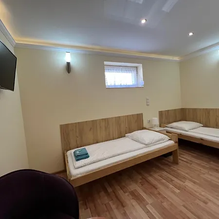 Etna - -noclegi 24 -parking- Hostel *