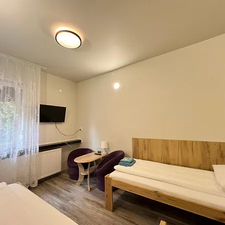 Etna - -noclegi 24 -parking- Hostel Rzeszow