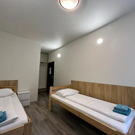 Etna - -noclegi 24 -parking- * Ряшів