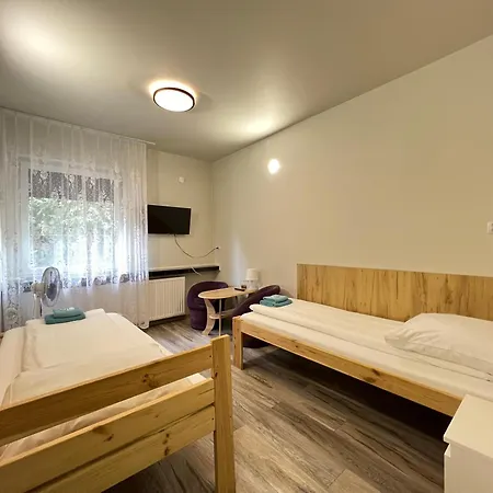 Etna - -noclegi 24 -parking- Хостел *