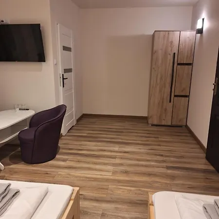 Etna - -noclegi 24 -parking- 旅馆