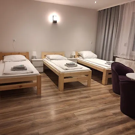 Etna - -noclegi 24 -parking- 旅馆