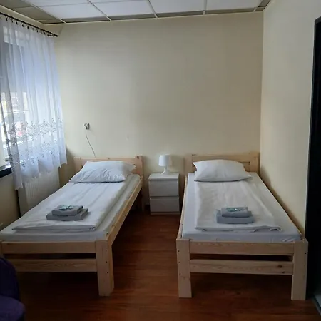 旅馆 Etna - -noclegi 24 -parking-