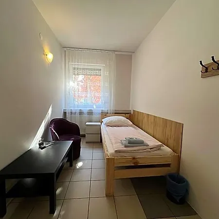 Etna - -noclegi 24 Hostal *