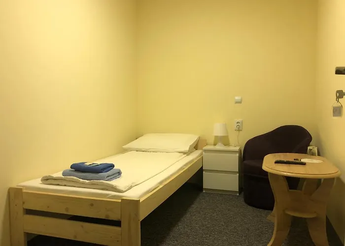 Etna - -noclegi 24 -parking- Hostel *