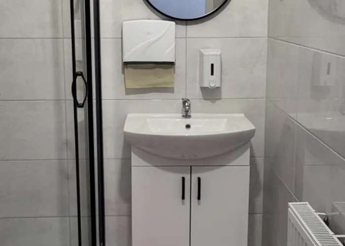 Hostel Etna - -noclegi 24 *