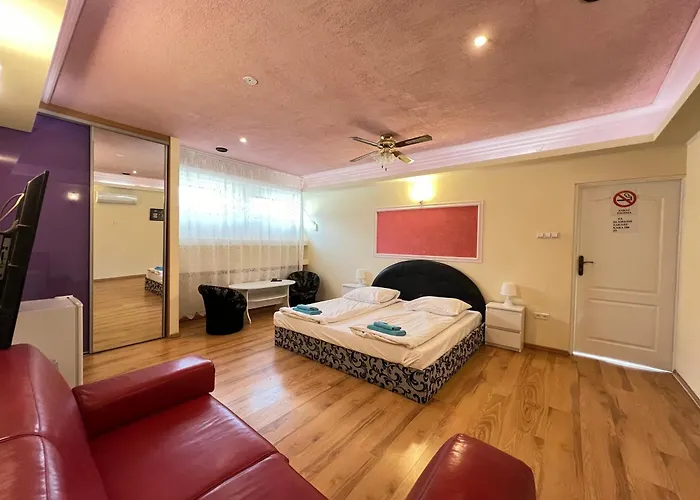 Etna - -noclegi 24 -parking- رشيشوف