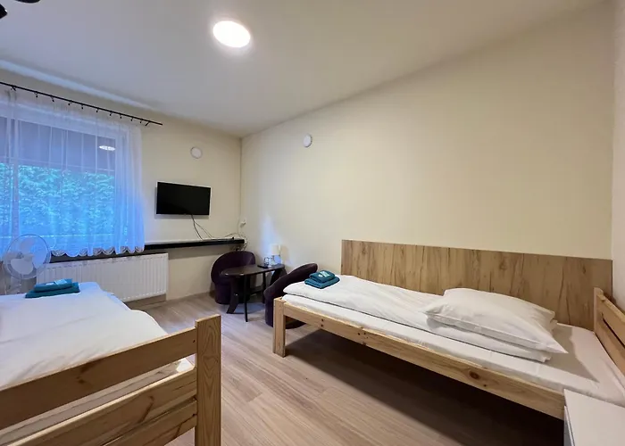 Etna - -noclegi 24 -parking- بيت شباب *