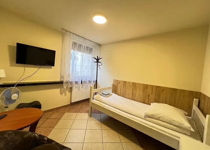 Etna - -noclegi 24 -parking- بيت شباب رشيشوف