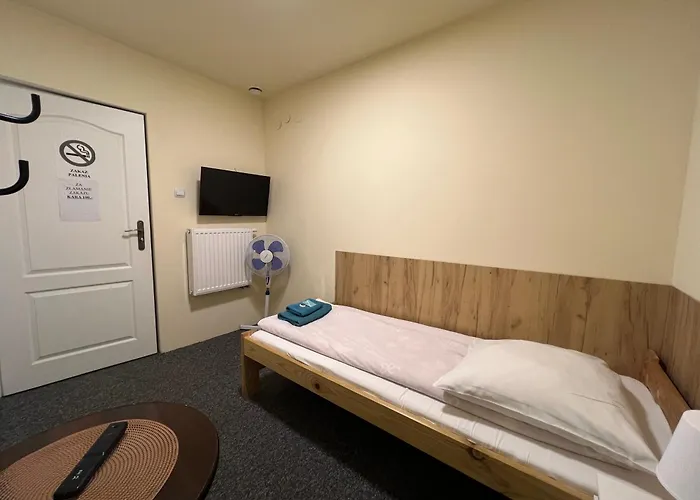 Etna - -noclegi 24 -parking- Hostel Rzeszow