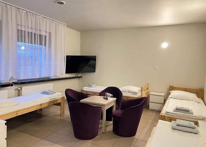 Etna - -noclegi 24 -parking- رشيشوف