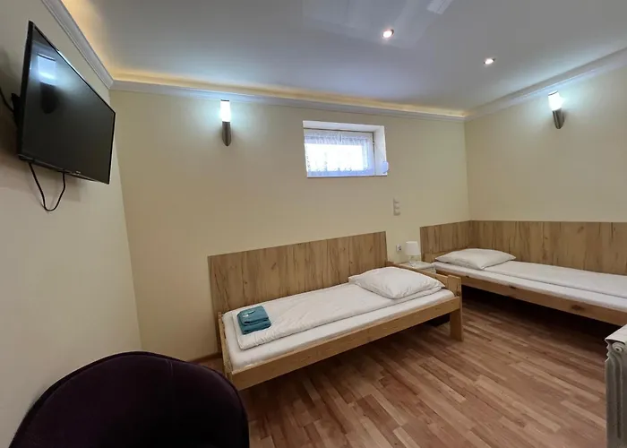 Etna - -noclegi 24 -parking- Hostel *