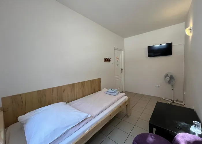 Hostel Etna - -noclegi 24 -parking- *