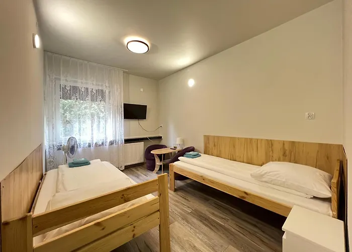 Etna - -noclegi 24 Hostel *